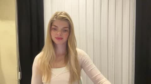 Snapshot of sweet_sinn_ chatting on 18, 9, 2025 Mira online show from 18, 9, 2025
