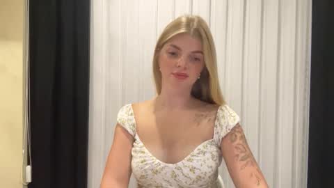 Snapshot of sweet_sinn_ chatting on 19, 9, 2025 Mira online show from 19, 9, 2025