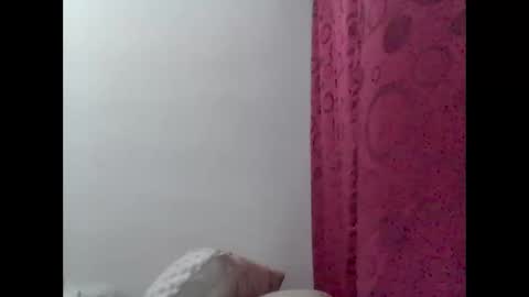 Snapshot of sweet_starxx chatting on 2, 3, 2025 Yeileen online show from 2, 3, 2025