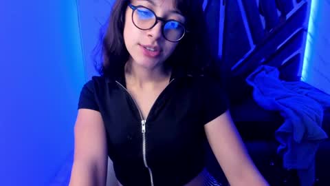 Snapshot of sweet_venus4 chatting on 5, 1, 2025 sweet_venus4 online show from 5, 1, 2025