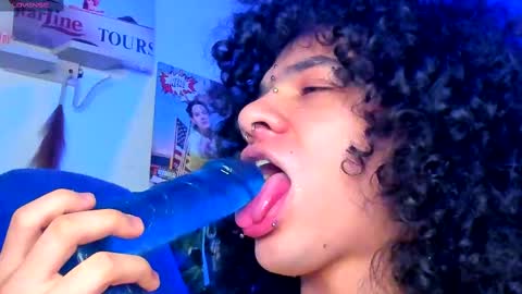 Steven independent model online show from 10, 2, 2025