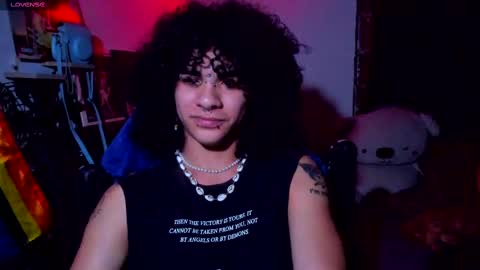 Steven independent model online show from 11, 2, 2025