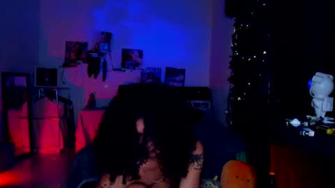 Steven independent model online show from 8, 11, 2025