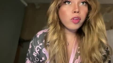 Snapshot of sweetalexa19 chatting on 1, 7, 2026 alexa your one and only queen online show from 1, 7, 2026