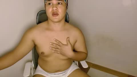 Snapshot of sweetasiangay chatting on 18, 11, 2025 sweetasiangay online show from 18, 11, 2025