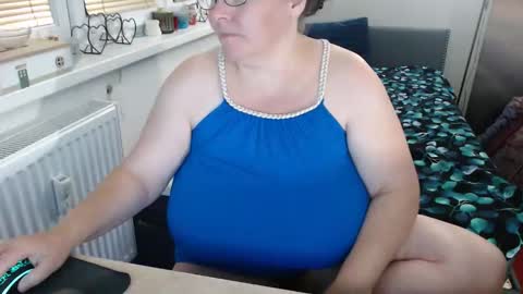 Sweetboobs85h online show from 19, 9, 2025