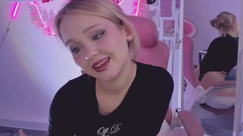 Snapshot of sweetcutie19 chatting on 22, 10, 2025 Lane online show from 22, 10, 2025