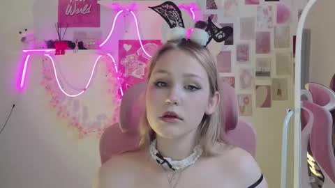 Snapshot of sweetcutie19 chatting on 6, 11, 2025 Lane online show from 6, 11, 2025