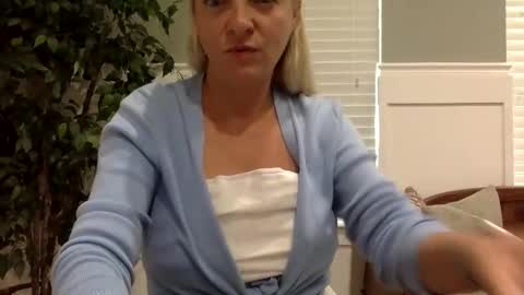 Snapshot of sweetgapeach1 chatting on 18, 9, 2025 sweetgapeach1 online show from 18, 9, 2025