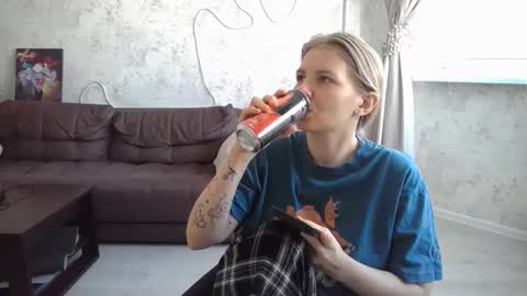 SweetieeFox online show from 17, 9, 2025