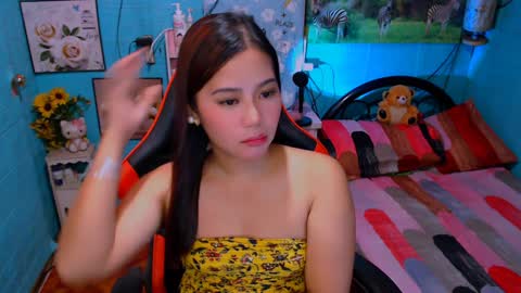 Nicole online show from 16, 1, 2025