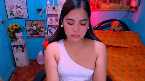 Nicole online show from 13, 2, 2025