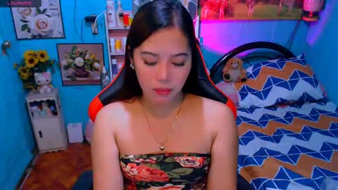 Nicole online show from 8, 3, 2025