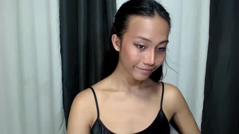 Snapshot of sweetiie_caren chatting on 17, 1, 2025 CAREN online show from 17, 1, 2025