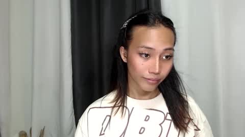 Snapshot of sweetiie_caren chatting on 23, 1, 2025 CAREN online show from 23, 1, 2025