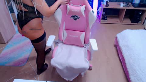 Snapshot of sweetjess022 chatting on 4, 12, 2024 jessica online show from 4, 12, 2024