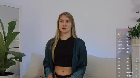 Snapshot of sweetkira1 chatting on 24, 9, 2025 SweetKira1 online show from 24, 9, 2025