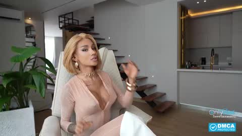 Laura Saenz  Geminis online show from 19, 10, 2025