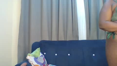 Snapshot of sweetlight_pie chatting on 1, 2, 2025 sweetlight_pie online show from 1, 2, 2025