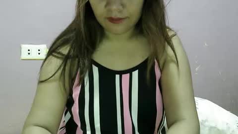 Snapshot of sweetliza20 chatting on 27, 10, 2025 Liz online show from 27, 10, 2025