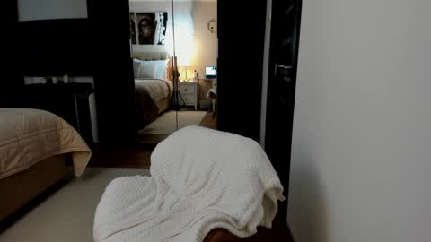 Nicole online show from 15, 1, 2025