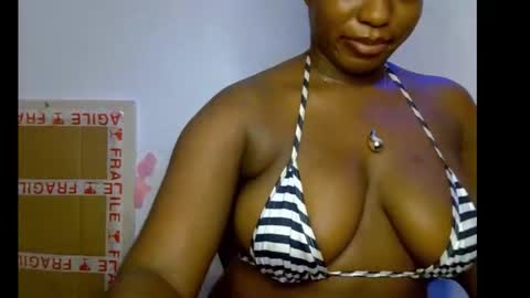 Snapshot of sweetpetitgirl chatting on 13, 2, 2026 LILY BRANDY online show from 13, 2, 2026