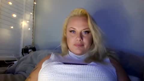 Snapshot of sweetsinz_ chatting on 16, 9, 2025 sweetsinz_ online show from 16, 9, 2025