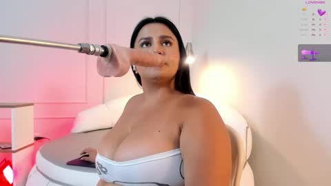 Snapshot of sweett_katty_ chatting on 11, 3, 2025 1430 - 22-00 online show from 11, 3, 2025