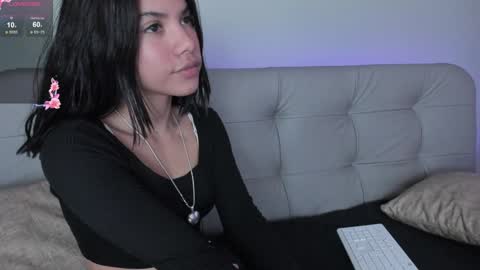 Snapshot of sweett_petite chatting on 14, 12, 2024 online show from 14, 12, 2024