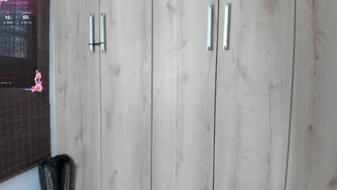 Snapshot of sweett_petite chatting on 15, 12, 2024 online show from 15, 12, 2024