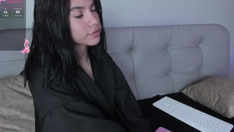 Snapshot of sweett_petite chatting on 15, 12, 2024 online show from 15, 12, 2024