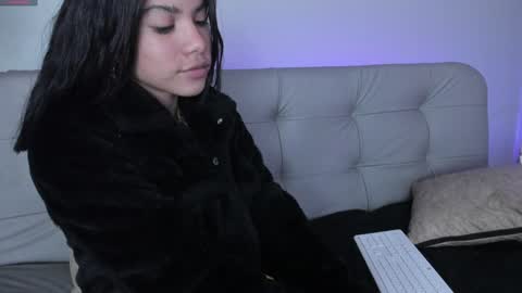Snapshot of sweett_petite chatting on 16, 12, 2024 online show from 16, 12, 2024