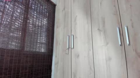 Snapshot of sweett_petite chatting on 19, 12, 2024 online show from 19, 12, 2024