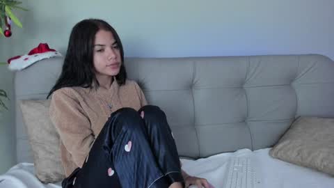Snapshot of sweett_petite chatting on 20, 12, 2024 online show from 20, 12, 2024