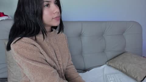 Snapshot of sweett_petite chatting on 20, 12, 2024 online show from 20, 12, 2024