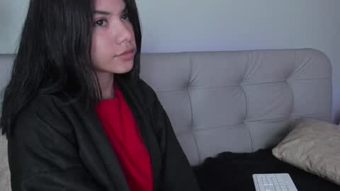 Snapshot of sweett_petite chatting on 27, 12, 2024 online show from 27, 12, 2024
