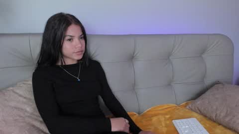 Snapshot of sweett_petite chatting on 28, 12, 2024 online show from 28, 12, 2024