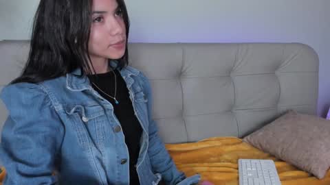Snapshot of sweett_petite chatting on 28, 12, 2024 online show from 28, 12, 2024