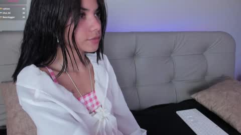 Snapshot of sweett_petite chatting on 31, 12, 2024 online show from 31, 12, 2024