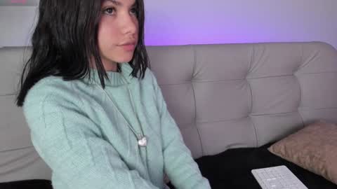 Snapshot of sweett_petite chatting on 7, 1, 2025 online show from 7, 1, 2025