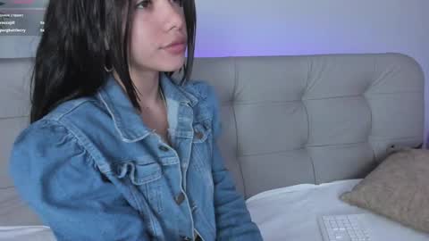 Snapshot of sweett_petite chatting on 10, 1, 2025 online show from 10, 1, 2025