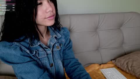 Snapshot of sweett_petite chatting on 6, 2, 2025 online show from 6, 2, 2025