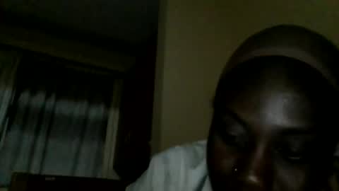 Snapshot of sweett_red chatting on 24, 5, 2026 sweett_red online show from 24, 5, 2026
