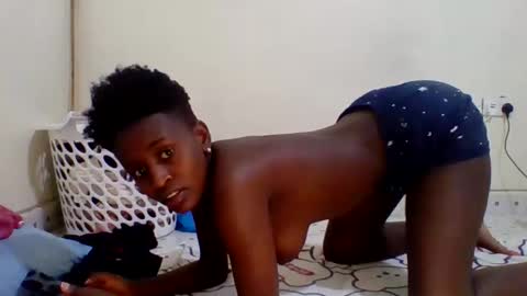 Snapshot of sweety_petite chatting on 22, 10, 2025 sweety_petite online show from 22, 10, 2025