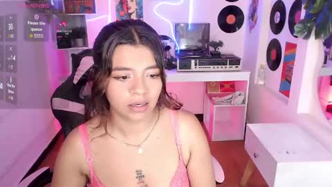 Snapshot of sweety_smilee chatting on 8, 6, 2026 Emma online show from 8, 6, 2026