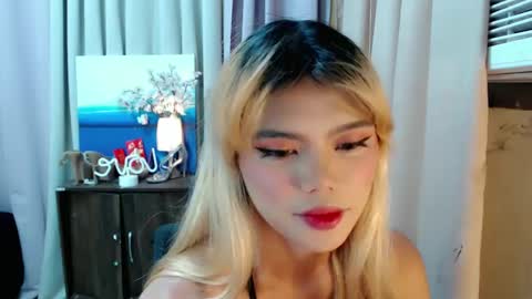 Snapshot of sweetytrannygirlxx chatting on 6, 12, 2024 Megan online show from 6, 12, 2024