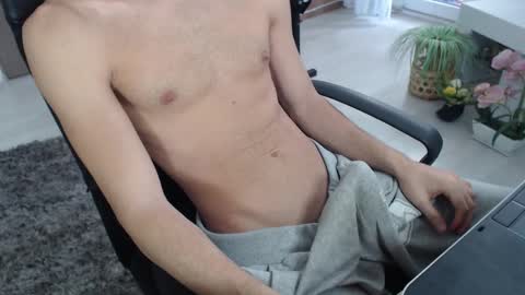 Snapshot of swetlittleboy4u chatting on 15, 9, 2025 SwetLittleBoy4u online show from 15, 9, 2025