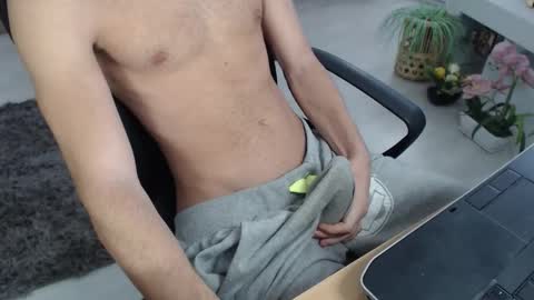 Snapshot of swetlittleboy4u chatting on 18, 9, 2025 SwetLittleBoy4u online show from 18, 9, 2025