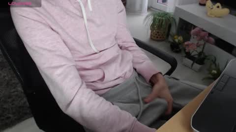 SwetLittleBoy4u online show from 5, 12, 2025