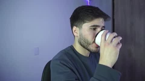 Snapshot of t0ny_wylie chatting on 21, 12, 2024 t0ny_wylie online show from 21, 12, 2024